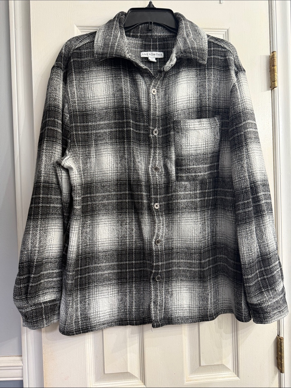 And Now This Men's Black & White Plaid Button-Up shirt/jacket M